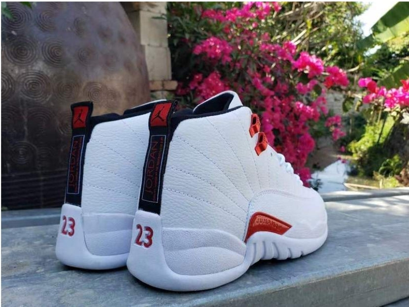 Les baskets Air Jordan 12 offrent un style iconique et une performance exceptionnelle.design distinctif.pas cher.moin Cher.