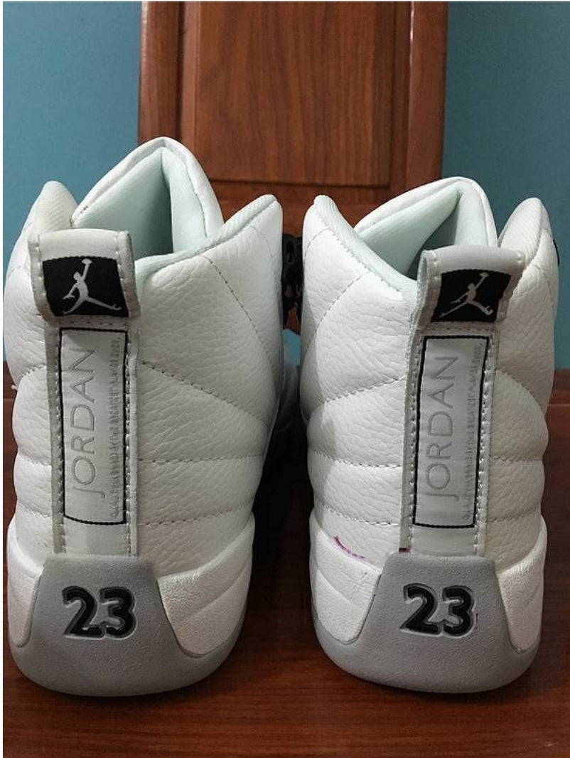 Les baskets Air Jordan 12 offrent un style iconique et une performance exceptionnelle.design distinctif.pas cher.moin Cher.