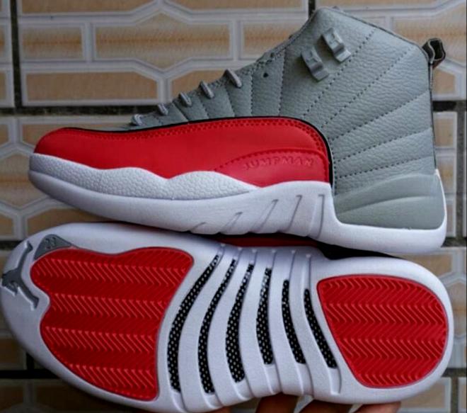 Les baskets Air Jordan 12 offrent un style iconique et une performance exceptionnelle.design distinctif.pas cher.moin Cher.