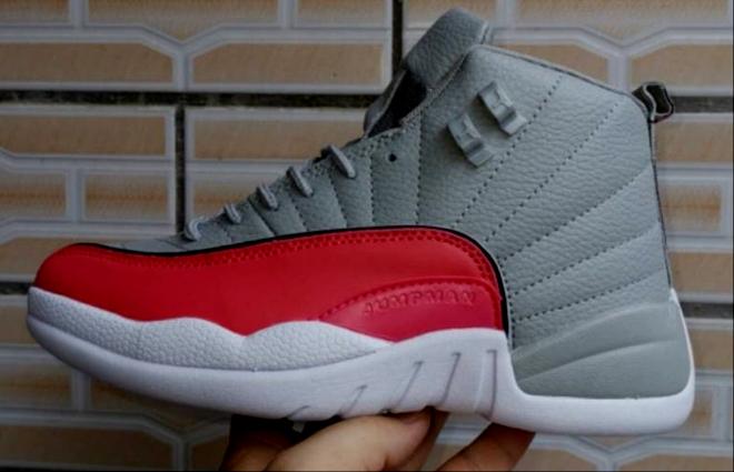 Les baskets Air Jordan 12 offrent un style iconique et une performance exceptionnelle.design distinctif.pas cher.moin Cher.