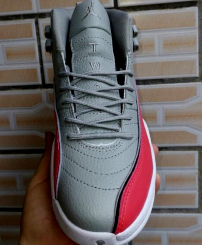 Les baskets Air Jordan 12 offrent un style iconique et une performance exceptionnelle.design distinctif.pas cher.moin Cher.