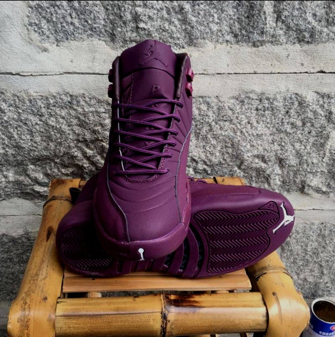 Les baskets Air Jordan 12 offrent un style iconique et une performance exceptionnelle.design distinctif.pas cher.moin Cher.