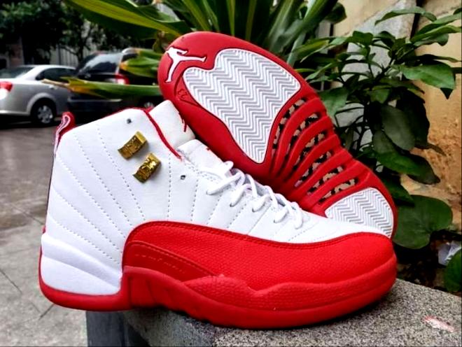 Les baskets Air Jordan 12 offrent un style iconique et une performance exceptionnelle.design distinctif.pas cher.moin Cher.