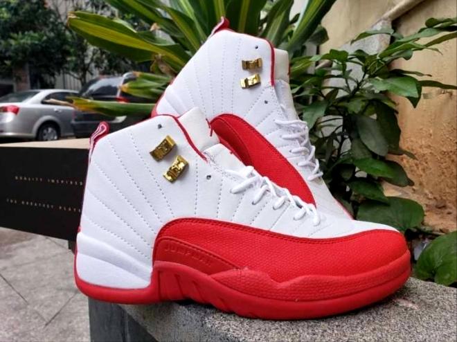 Les baskets Air Jordan 12 offrent un style iconique et une performance exceptionnelle.design distinctif.pas cher.moin Cher.