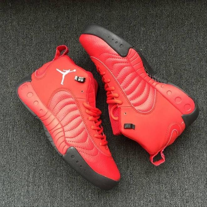 Les baskets Air Jordan 12 offrent un style iconique et une performance exceptionnelle.design distinctif.pas cher.moin Cher.