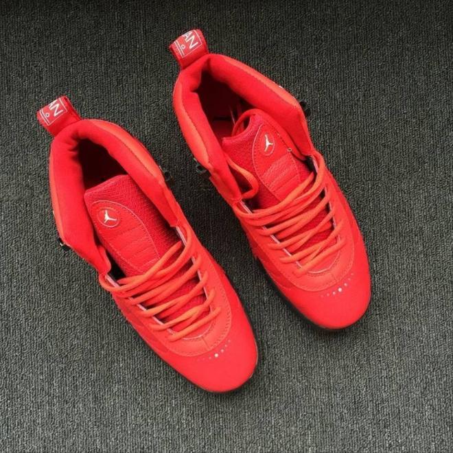 Les baskets Air Jordan 12 offrent un style iconique et une performance exceptionnelle.design distinctif.pas cher.moin Cher.