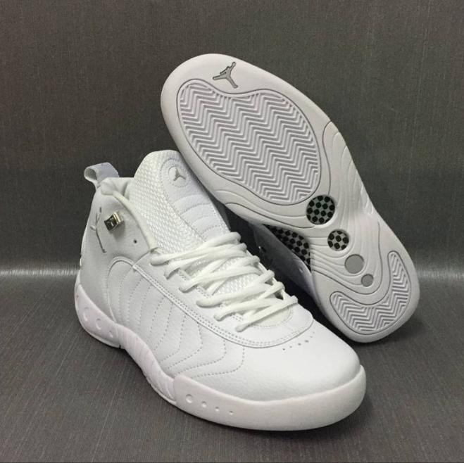 Les baskets Air Jordan 12 offrent un style iconique et une performance exceptionnelle.design distinctif.pas cher.moin Cher.