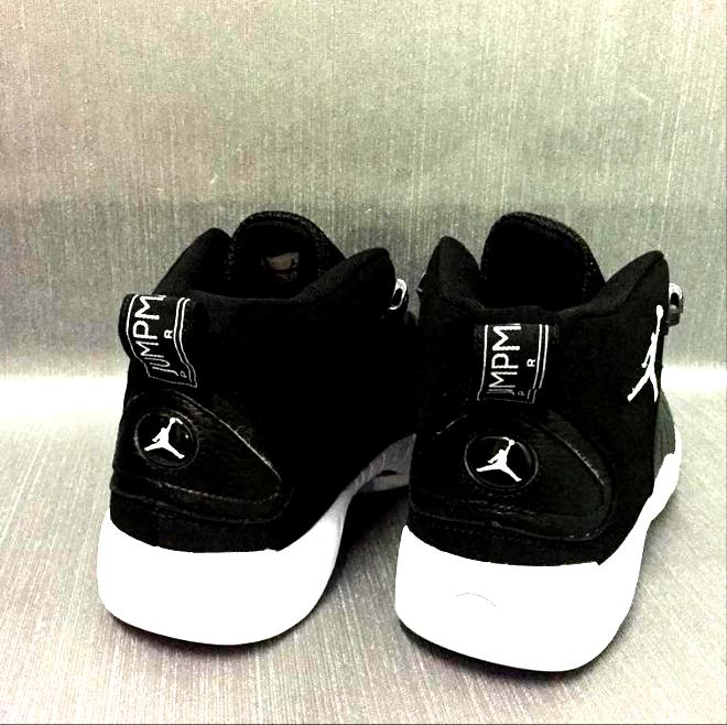 Les baskets Air Jordan 12 offrent un style iconique et une performance exceptionnelle.design distinctif.pas cher.moin Cher.