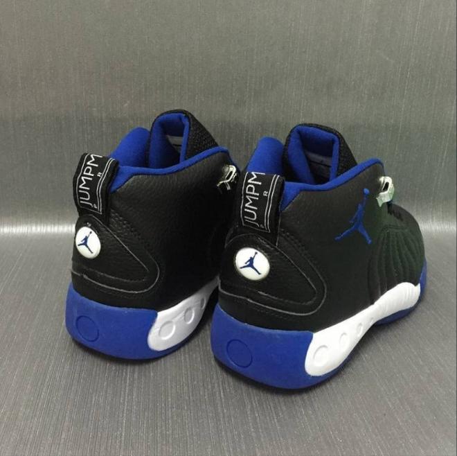 Les baskets Air Jordan 12 offrent un style iconique et une performance exceptionnelle.design distinctif.pas cher.moin Cher.