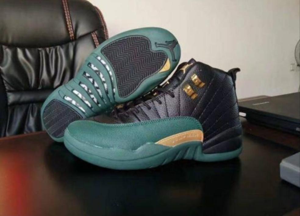 Les baskets Air Jordan 12 offrent un style iconique et une performance exceptionnelle.design distinctif.pas cher.moin Cher.