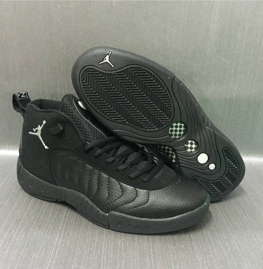 Les baskets Air Jordan 12 offrent un style iconique et une performance exceptionnelle.design distinctif.pas cher.moin Cher.
