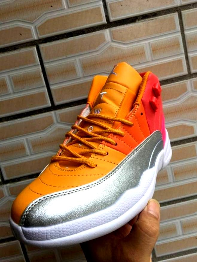 Les baskets Air Jordan 12 offrent un style iconique et une performance exceptionnelle.design distinctif.pas cher.moin Cher.