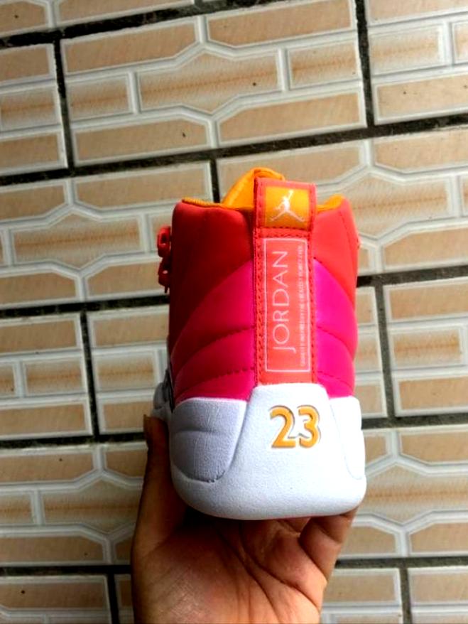 Les baskets Air Jordan 12 offrent un style iconique et une performance exceptionnelle.design distinctif.pas cher.moin Cher.