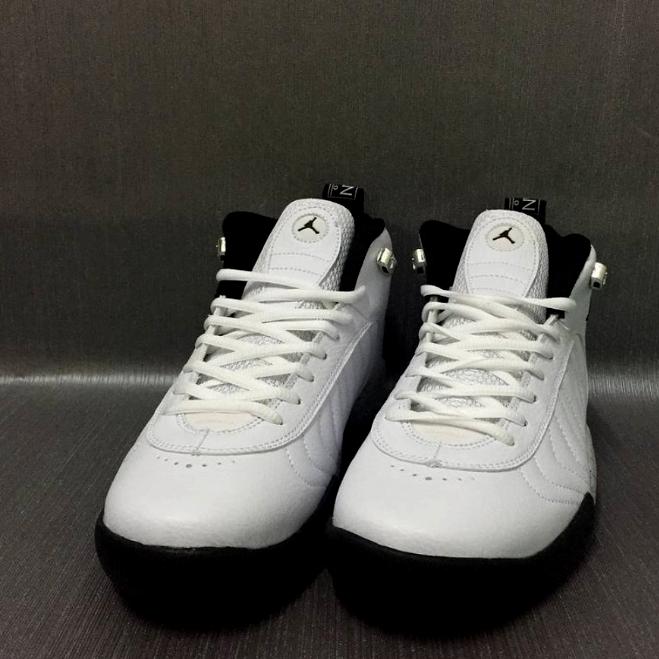 Les baskets Air Jordan 12 offrent un style iconique et une performance exceptionnelle.design distinctif.pas cher.moin Cher.
