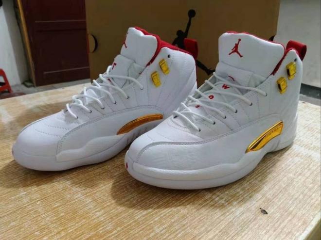 Les baskets Air Jordan 12 offrent un style iconique et une performance exceptionnelle.design distinctif.pas cher.moin Cher.
