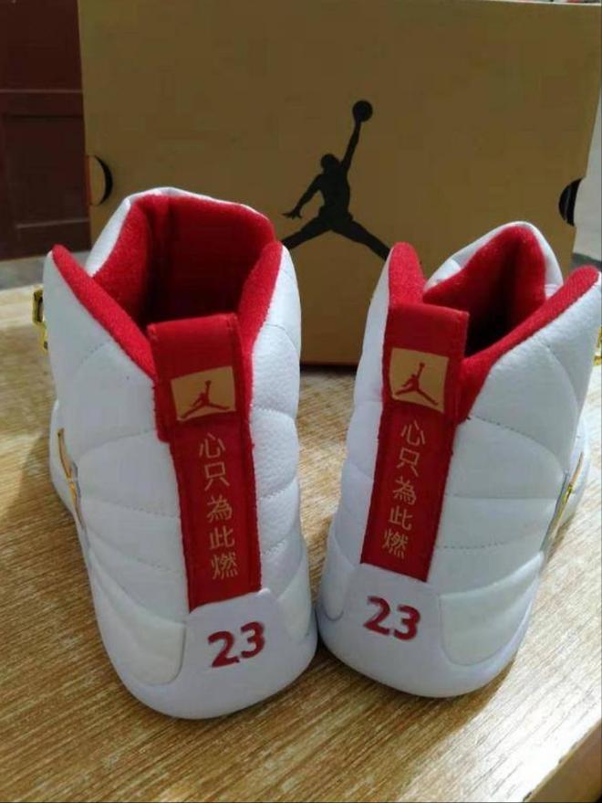 Les baskets Air Jordan 12 offrent un style iconique et une performance exceptionnelle.design distinctif.pas cher.moin Cher.