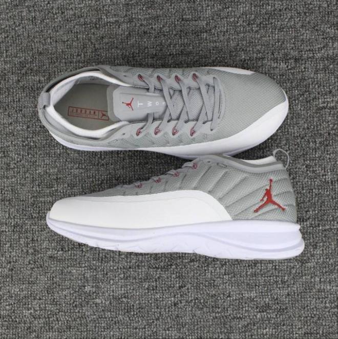 Les baskets Air Jordan 12 offrent un style iconique et une performance exceptionnelle.design distinctif.pas cher.moin Cher.
