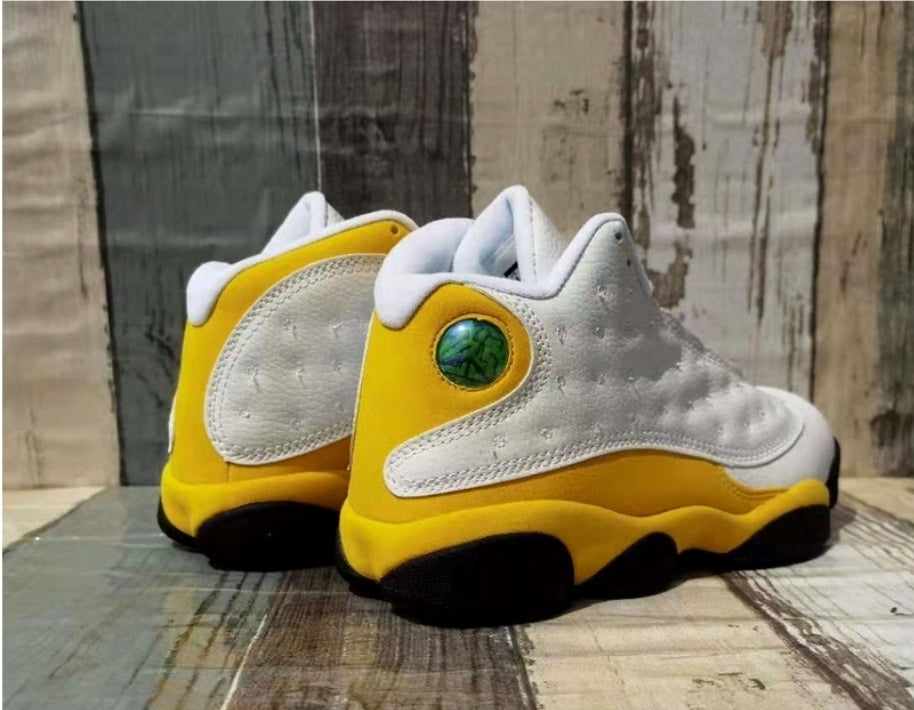 Les baskets Air Jordan 13 offrent un style emblématique et une performance exceptionnelle.
design distinctif .pas Cher. Moins cher.