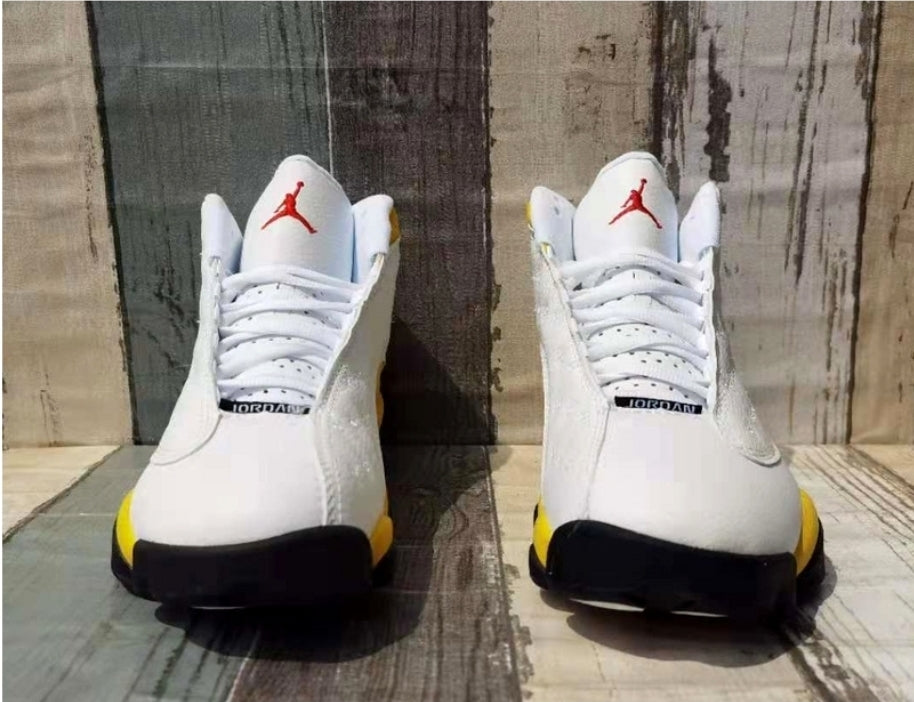 Les baskets Air Jordan 13 offrent un style emblématique et une performance exceptionnelle.
design distinctif .pas Cher. Moins cher.