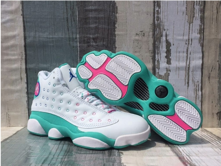 Les baskets Air Jordan 13 offrent un style emblématique et une performance exceptionnelle.
design distinctif .pas Cher. Moins cher.