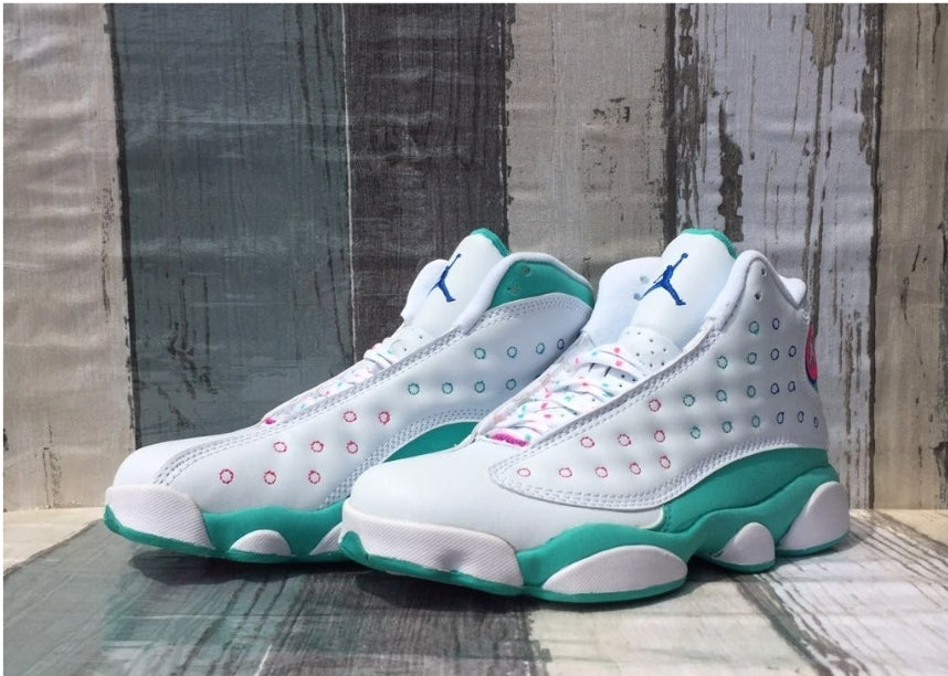 Les baskets Air Jordan 13 offrent un style emblématique et une performance exceptionnelle.
design distinctif .pas Cher. Moins cher.