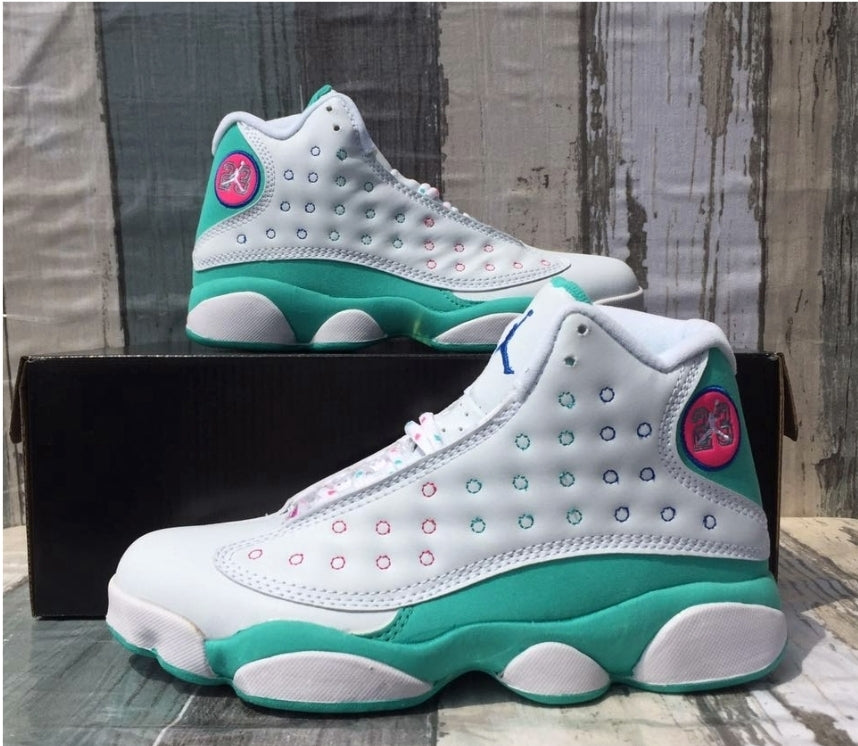 Les baskets Air Jordan 13 offrent un style emblématique et une performance exceptionnelle.
design distinctif .pas Cher. Moins cher.