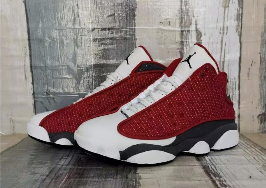 Les baskets Air Jordan 13 offrent un style emblématique et une performance exceptionnelle.
design distinctif .pas Cher. Moins cher.