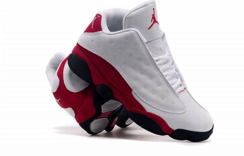 Les baskets Air Jordan 13 offrent un style emblématique et une performance exceptionnelle.
design distinctif .pas Cher. Moins cher.