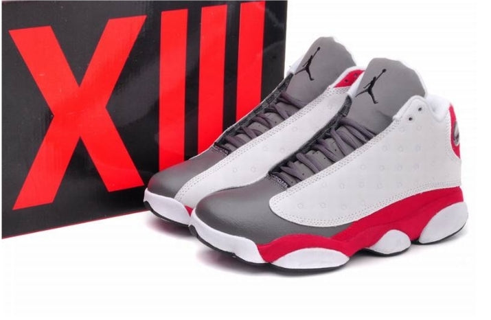 Les baskets Air Jordan 13 offrent un style emblématique et une performance exceptionnelle.
design distinctif .pas Cher. Moins cher.