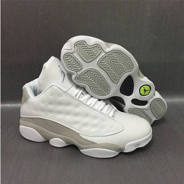 Les baskets Air Jordan 13 offrent un style emblématique et une performance exceptionnelle.
design distinctif .pas Cher. Moins cher.
