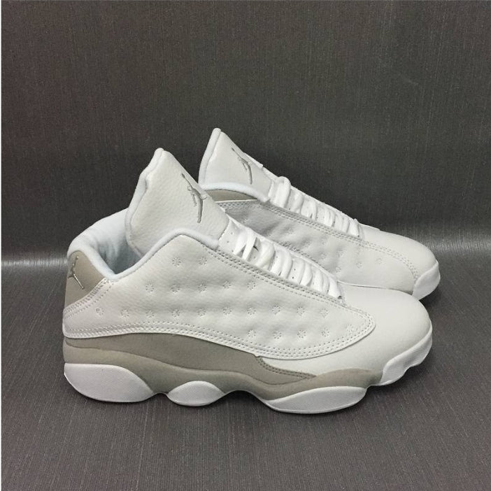 Les baskets Air Jordan 13 offrent un style emblématique et une performance exceptionnelle.
design distinctif .pas Cher. Moins cher.