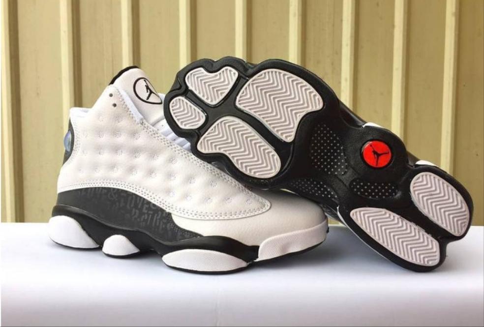 Les baskets Air Jordan 13 offrent un style emblématique et une performance exceptionnelle.
design distinctif .pas Cher. Moins cher.