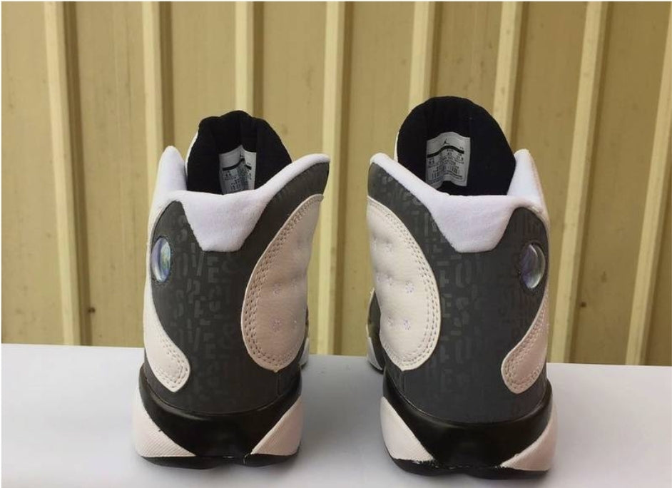 Les baskets Air Jordan 13 offrent un style emblématique et une performance exceptionnelle.
design distinctif .pas Cher. Moins cher.