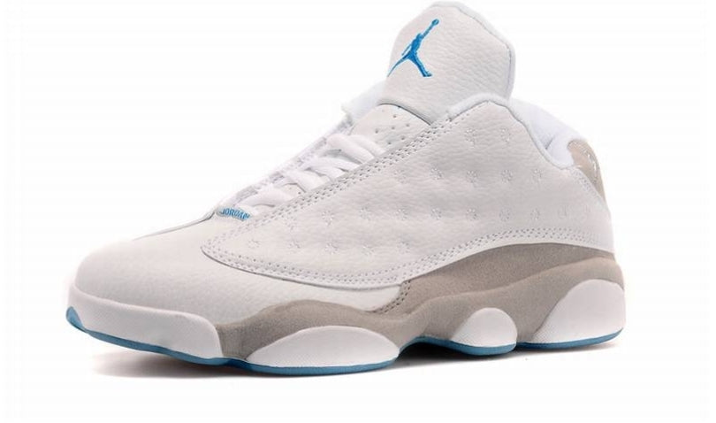 Les baskets Air Jordan 13 offrent un style emblématique et une performance exceptionnelle.
design distinctif .pas Cher. Moins cher.