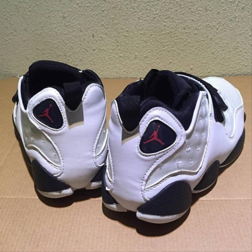 Les baskets Air Jordan 13 offrent un style emblématique et une performance exceptionnelle.
design distinctif .pas Cher. Moins cher.