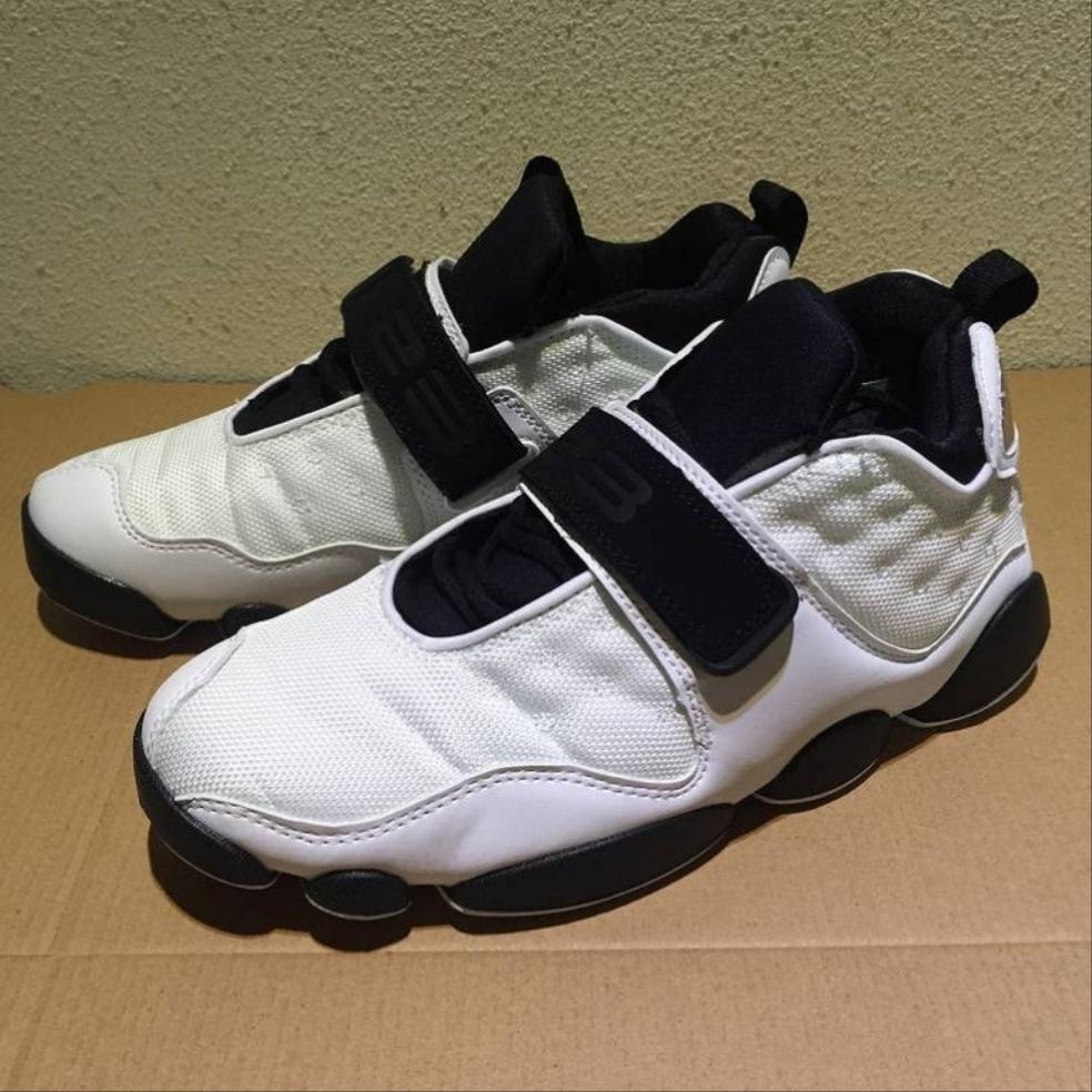 Les baskets Air Jordan 13 offrent un style emblématique et une performance exceptionnelle.
design distinctif .pas Cher. Moins cher.