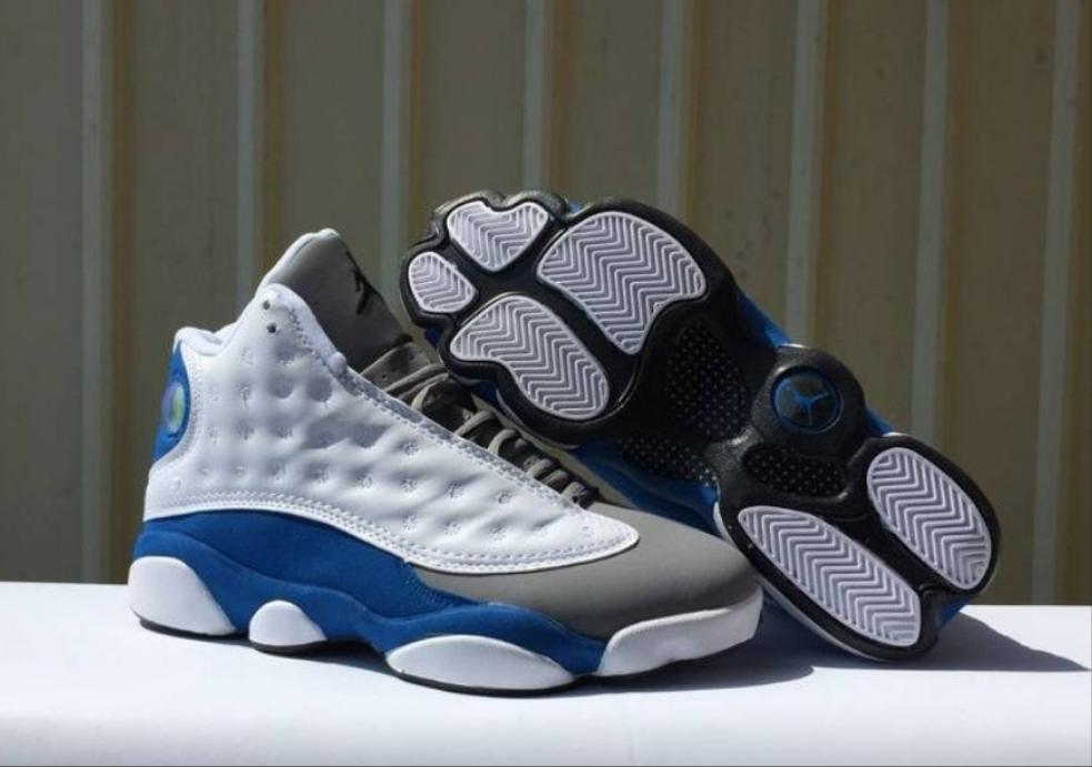 Les baskets Air Jordan 13 offrent un style emblématique et une performance exceptionnelle.
design distinctif .pas Cher. Moins cher.