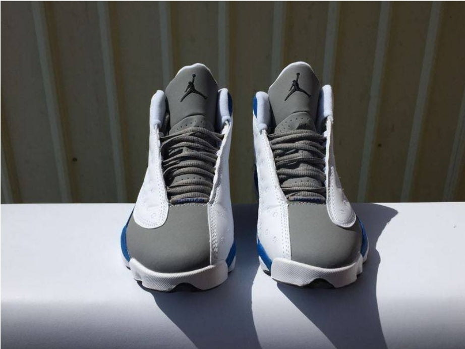 Les baskets Air Jordan 13 offrent un style emblématique et une performance exceptionnelle.
design distinctif .pas Cher. Moins cher.