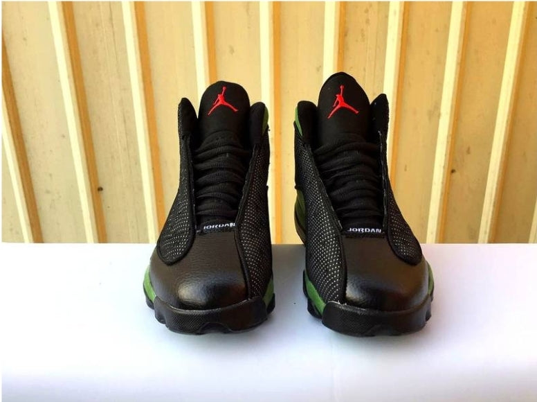 Les baskets Air Jordan 13 offrent un style emblématique et une performance exceptionnelle.
design distinctif .pas Cher. Moins cher.