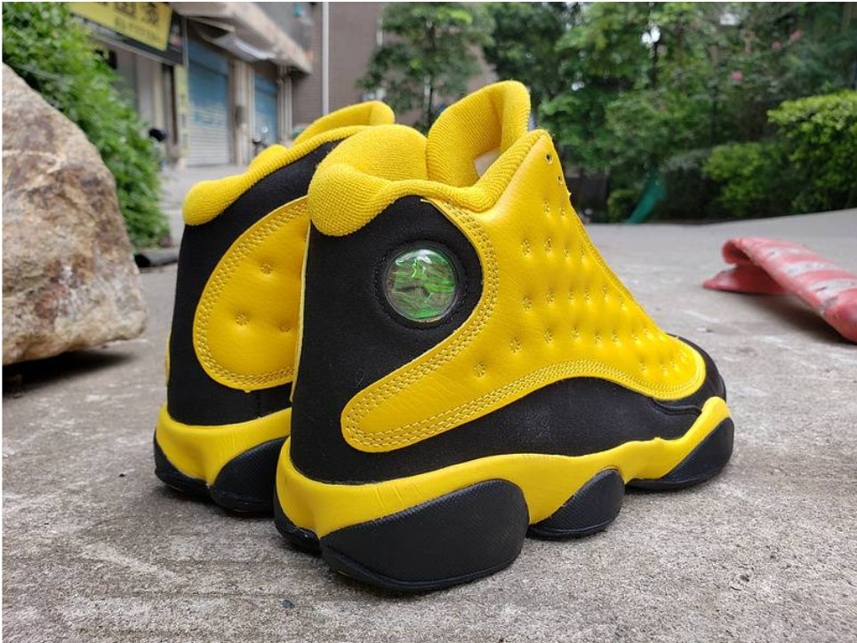Les baskets Air Jordan 13 offrent un style emblématique et une performance exceptionnelle.
design distinctif .pas Cher. Moins cher.