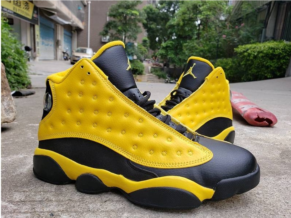 Les baskets Air Jordan 13 offrent un style emblématique et une performance exceptionnelle.
design distinctif .pas Cher. Moins cher.