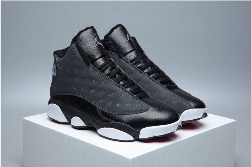 Les baskets Air Jordan 13 offrent un style emblématique et une performance exceptionnelle.
design distinctif .pas Cher. Moins cher.