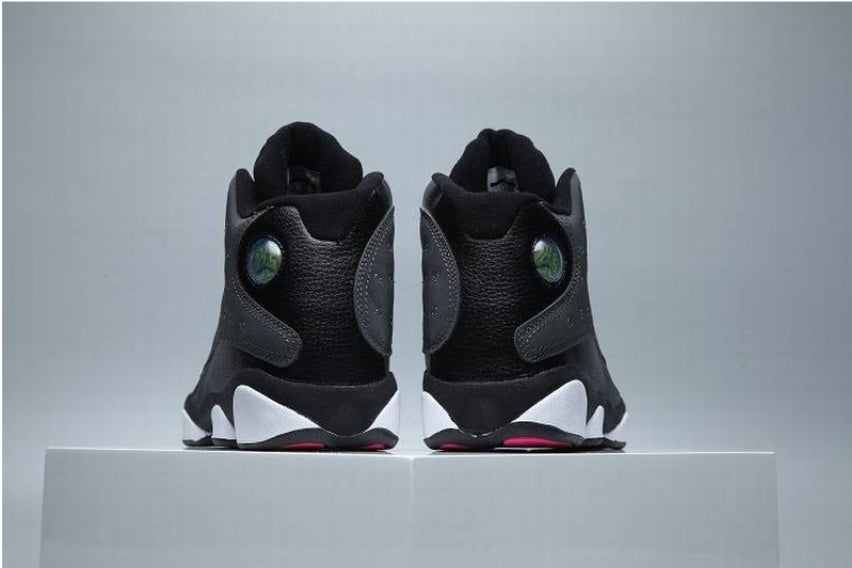 Les baskets Air Jordan 13 offrent un style emblématique et une performance exceptionnelle.
design distinctif .pas Cher. Moins cher.
