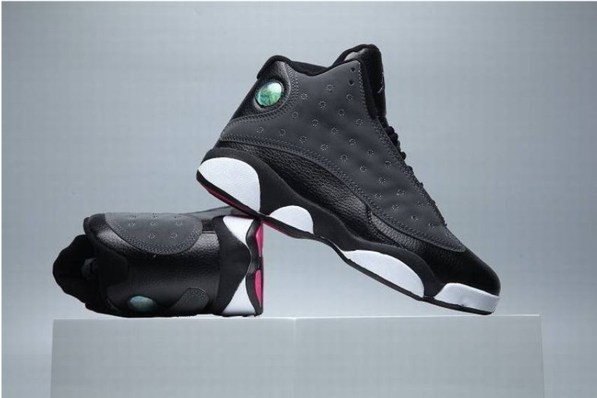 Les baskets Air Jordan 13 offrent un style emblématique et une performance exceptionnelle.
design distinctif .pas Cher. Moins cher.