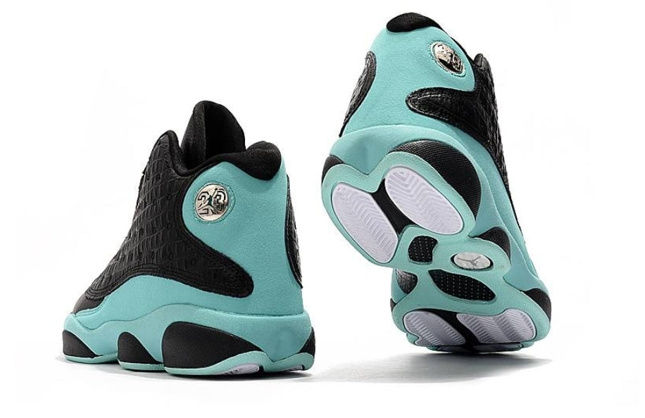 Les baskets Air Jordan 13 offrent un style emblématique et une performance exceptionnelle.
design distinctif .pas Cher. Moins cher.