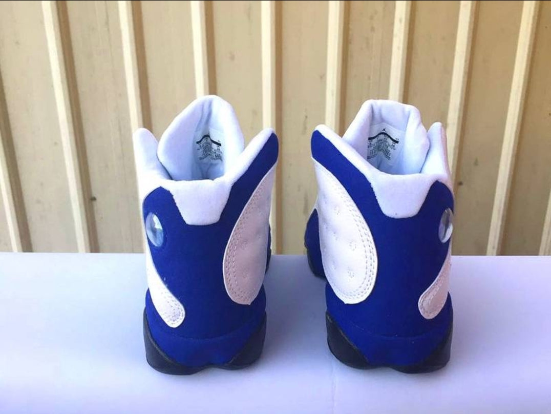 Les baskets Air Jordan 13 offrent un style emblématique et une performance exceptionnelle.
design distinctif .pas Cher. Moins cher.