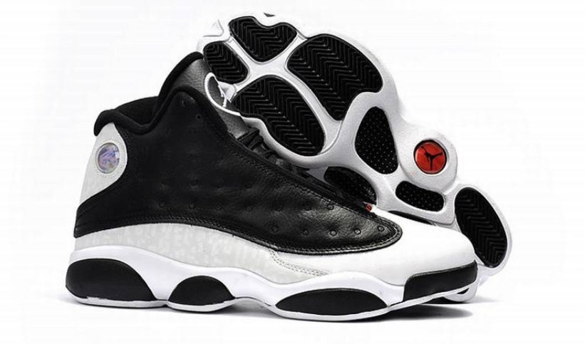 Les Air Jordan 13 "Love & Respect" (Black and White) Femme permettent de personnaliser votre style tout en bénéficiant d’un confort supérieur.