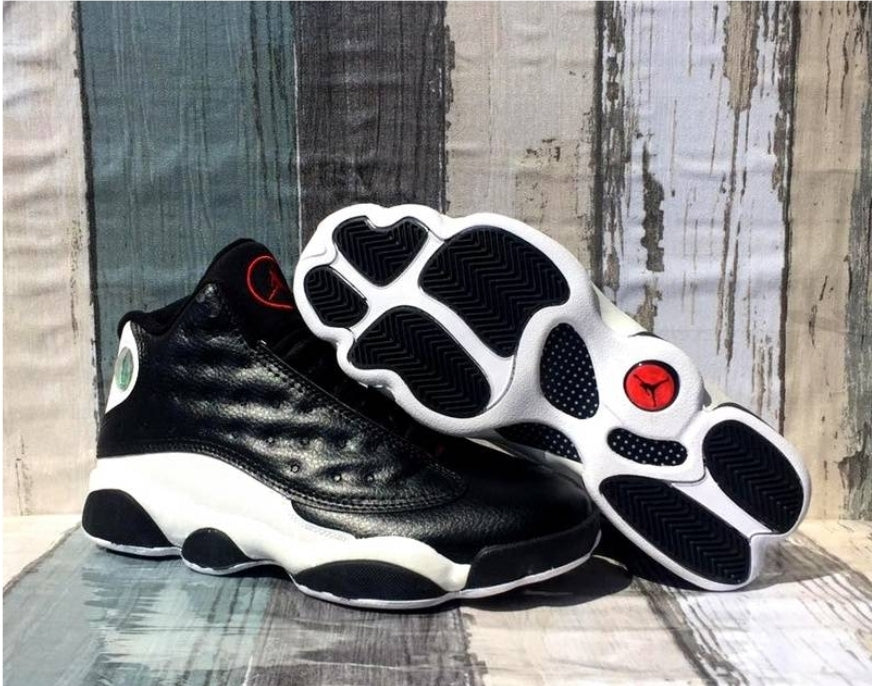 Les baskets Air Jordan 13 offrent un style emblématique et une performance exceptionnelle.
design distinctif .pas Cher. Moins cher.
