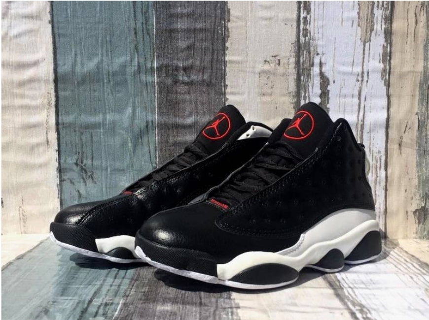 Les baskets Air Jordan 13 offrent un style emblématique et une performance exceptionnelle.
design distinctif .pas Cher. Moins cher.