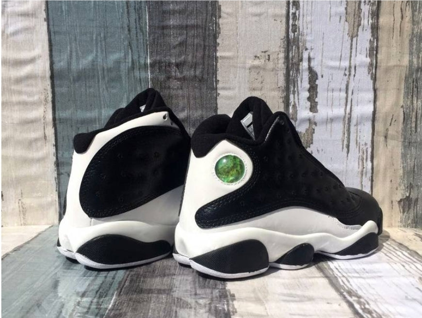 Les baskets Air Jordan 13 offrent un style emblématique et une performance exceptionnelle.
design distinctif .pas Cher. Moins cher.